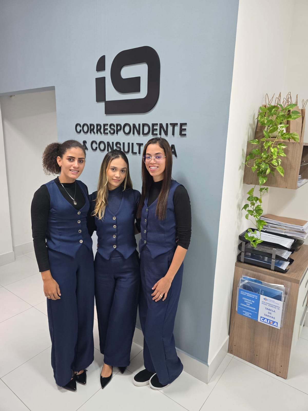 Equipe da I9 na recepção da empresa